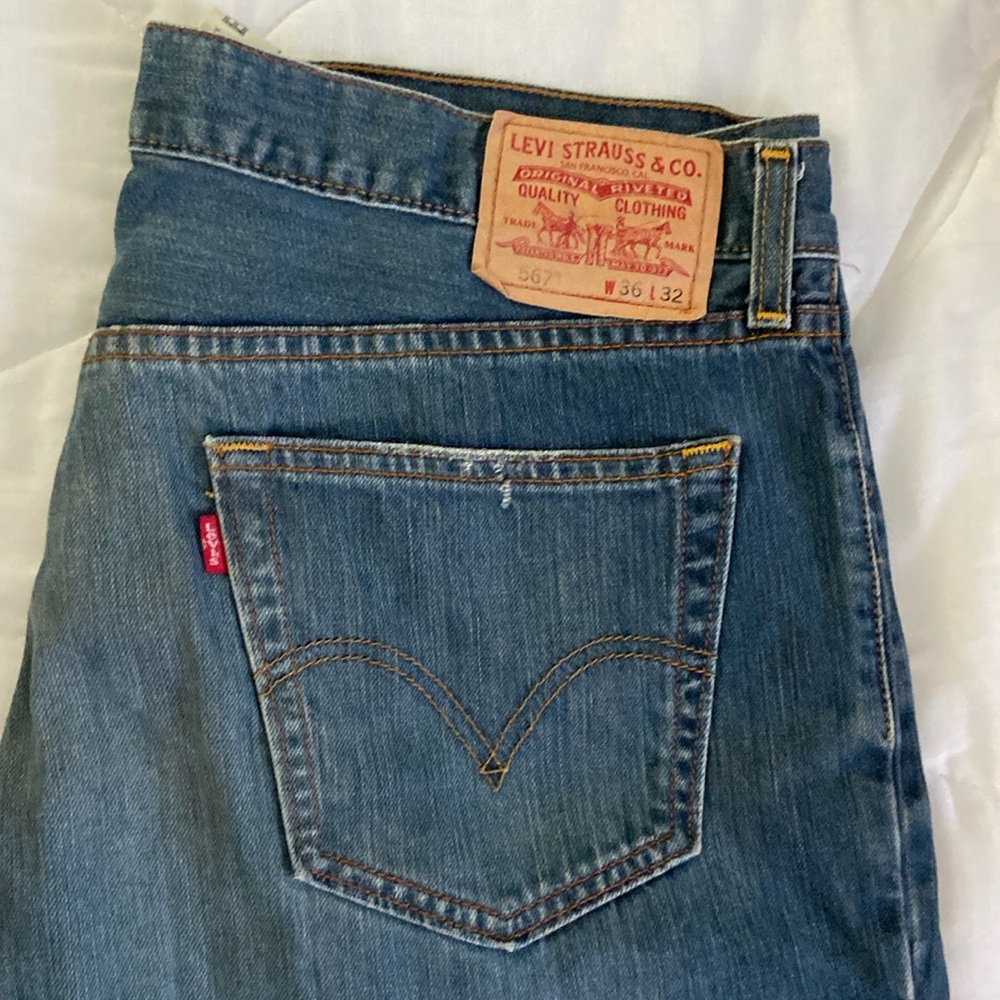 Levi’s loose boot cut jeans 567.   36 x32